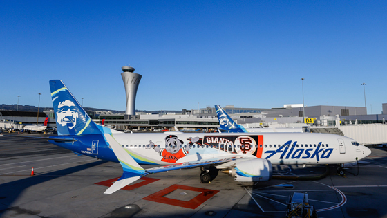 Alaska Airlines has put on a new @SFGiants uniform!