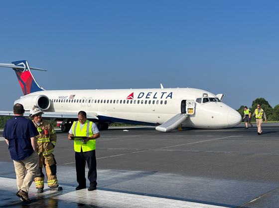 No injuries reported after Delta flight DL1092 lands with nose gear up