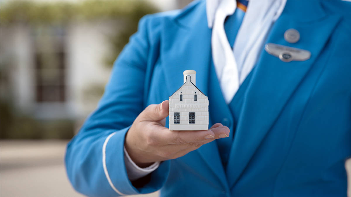 KLM celebrates Dutch craftsmanship with a new Delft Blue miniature house: Wijnhoeve De Kleine Schorre in Dreischor, Zeeland